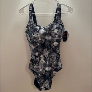 Brand new TYR durafast elite swimsuit Chlorine proof